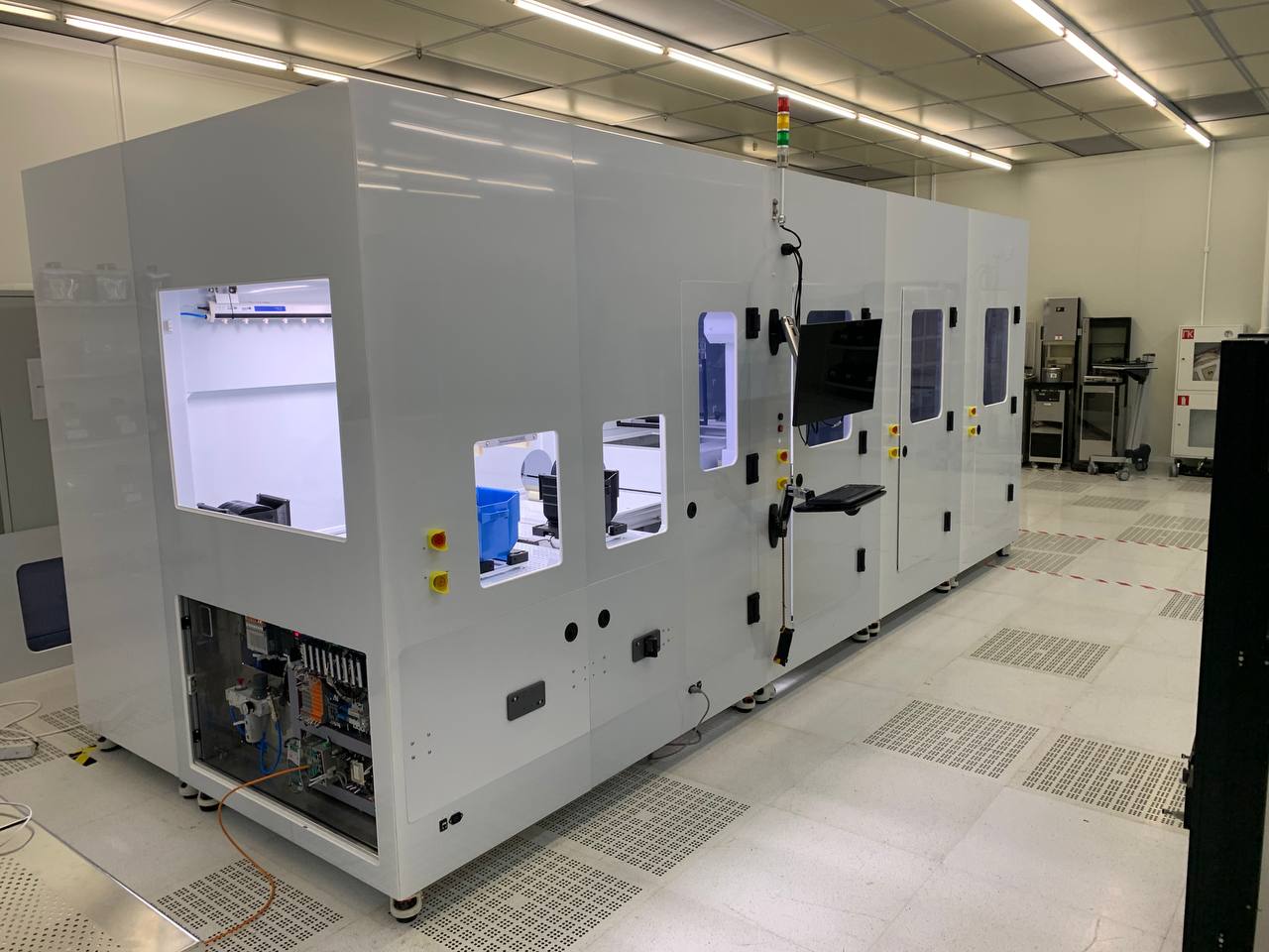 АО «НПП «ЭСТО» начало серийное производство отечественного модуля перегрузки для оборудования химической обработки кремниевых пластин