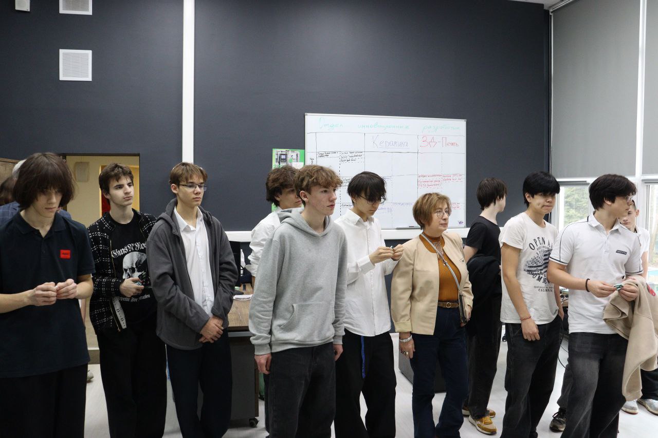 Учащиеся школы № 1150 имени К.К. Рокоссовского познакомились с передовыми технологиями на базе АО «НПП «ЭСТО»