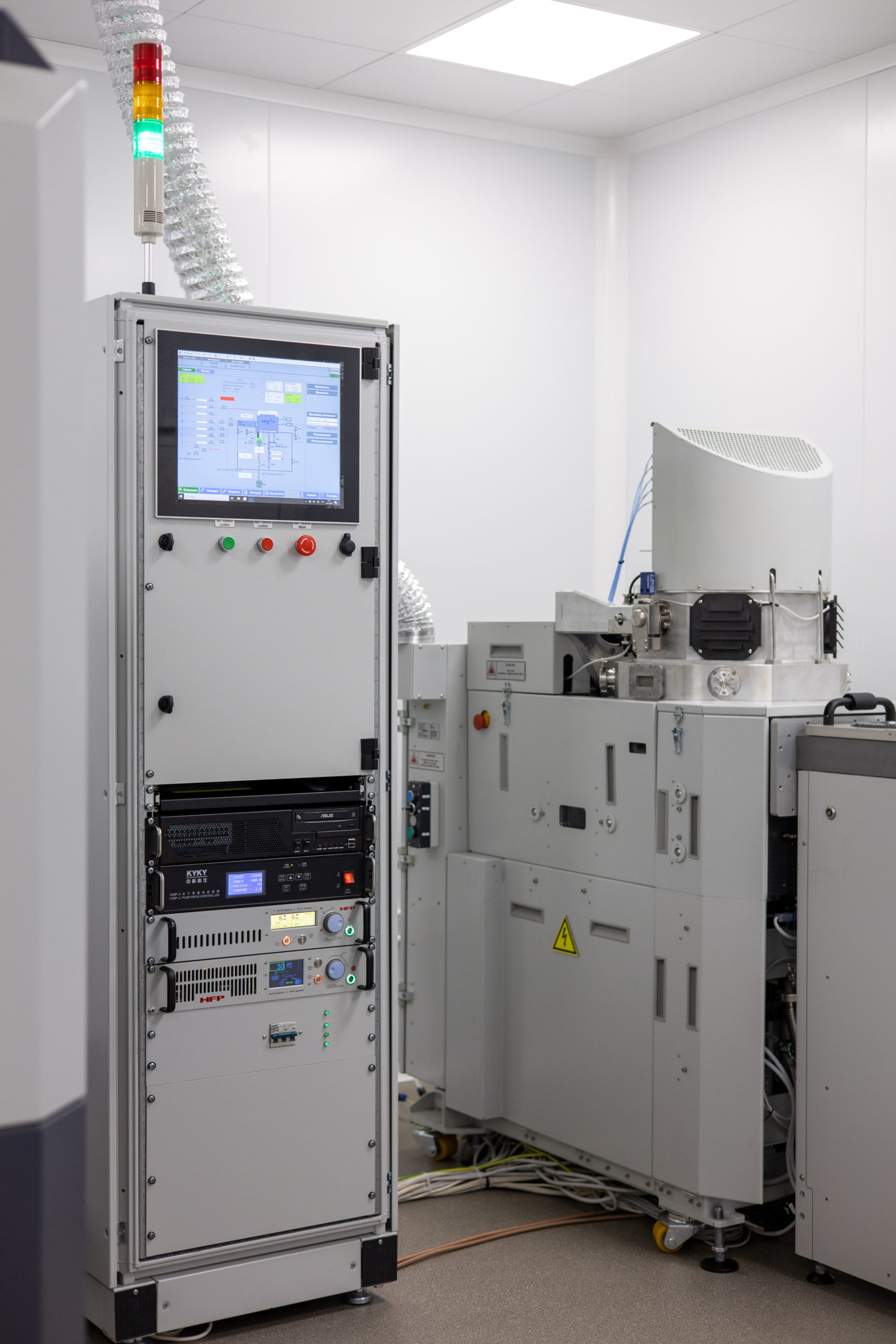 АО «НПП «ЭСТО» поставило в НИУ «МИЭТ» отечественную установку плазмохимического травления с роботизированной системой загрузки